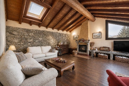 Foto Casa indipendente a Galbiate di 236 m² con 7 locali in vendita