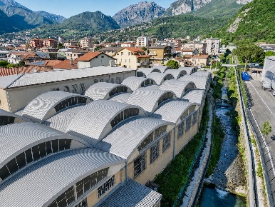 Foto Capannone industriale a Lecco Belledo di 2324 m² con 2 locali