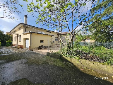 Foto Appartamento a Castelraimondo Centro di 89 m² con 6 locali in vendita