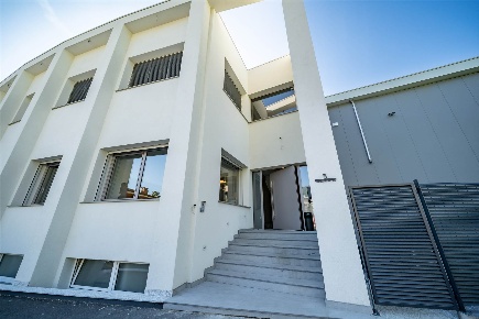 Foto Ufficio a Lecco Belledo di 195 m² con 8 locali in affitto
