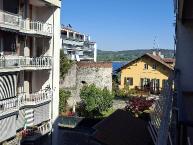 Foto Appartamento a Arona Centro di 120 m² con 5 locali in vendita