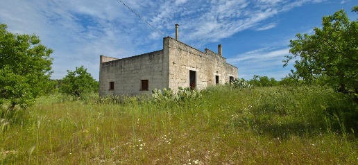 Foto Villa unifamiliare a Santeramo in Colle di 200 m² con 7 locali