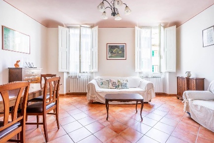 Foto Appartamento a Firenze San Frediano di 98 m² con 4 locali in vendita