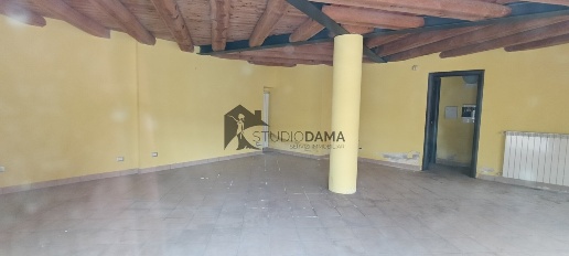Foto Locale commerciale a San Felice del Benaco Centro di 80 m² in affitto
