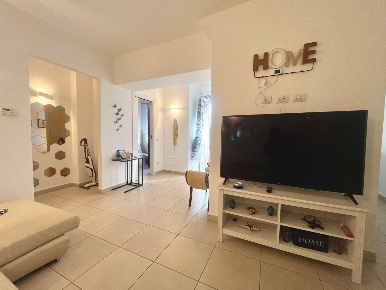 Foto Appartamento a Massa Marina di Massa Centro di 120 m² con 6 locali