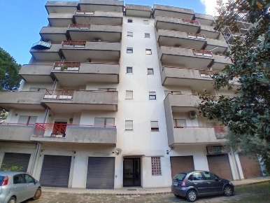 Foto Appartamento in Via Rocco Chinnici, Cosenza Panebianco - Tribunale