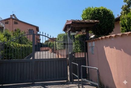 Foto Villa a schiera in Via Miglianico, Roma Castelverde di 129 m²