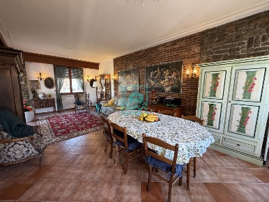 Foto Villa bifamiliare a Camaiore Lido di Camaiore di 220 m² con 10 locali
