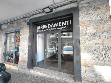 Foto Negozio in Via Giuseppe Tropeano 14, Napoli Rione Alto di 60 m²