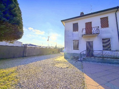 Foto Villa unifamiliare a Inveruno Centro di 121 m² con 3 locali in vendita