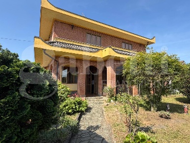 Foto Villa unifamiliare in Parini, Bruino di 350 m² con 10 locali