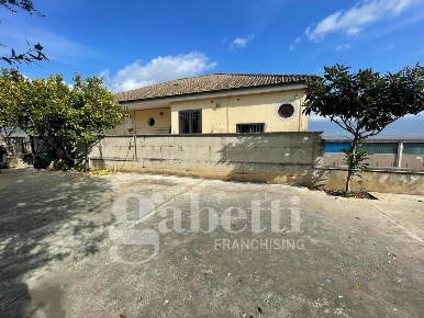 Foto Casa indipendente a Dragoni di 160 m² in vendita