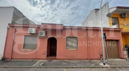 Foto Casa indipendente in Via BUSONERA 15, Oristano Centro di 180 m²