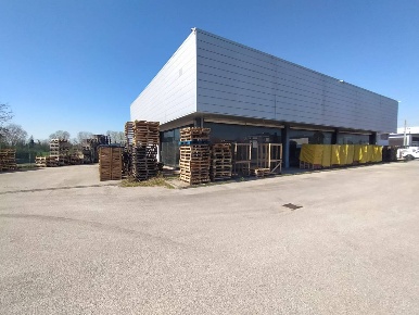 Foto Capannone industriale a Spinea Fornase di 402 m² con 3 locali