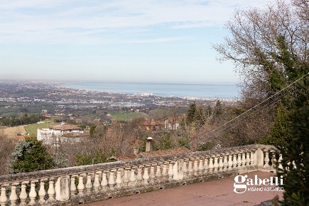 Foto Villa unifamiliare in Friuli, Tavullia di 420 m² con 6 locali