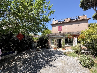 Foto Villa singola in Via BRUXELLES 38, Terracina di 110 m² con 4 locali