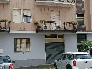 Foto Negozio in Via GARIBALDI 10, Pandino Centro di 84 m² con 3 locali