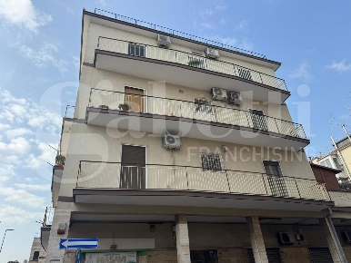 Foto Appartamento in Armando Diaz, Bari Palese di 130 m² con 5 locali