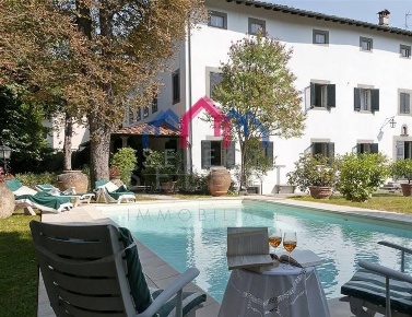 Foto Villa unifamiliare a Bagni di Lucca Centro di 800 m² con 14 locali