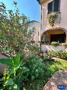Foto Villa bifamiliare a Massarosa Massarosa Paese di 122 m² con 5 locali