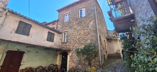 Foto Casa indipendente a Bagni di Lucca di 167 m² con 5 locali in vendita