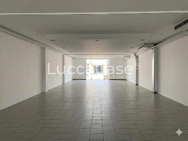 Foto Locale commerciale a Capannori Lammari - Lunata di 140 m² con 1 locali