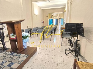 Foto Magazzino a Cecina Cecina Centro di 85 m² con 3 locali in vendita