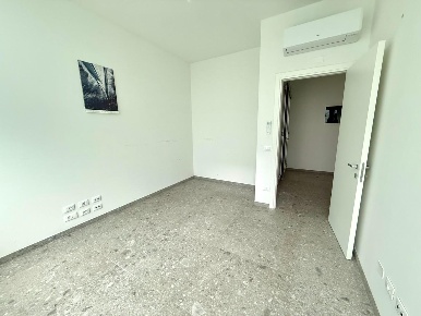 Foto Ufficio a Ponsacco Centro di 75 m² con 4 locali in affitto