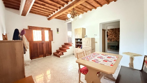 Foto Casa indipendente a Fucecchio Querce di 100 m² con 7 locali in vendita