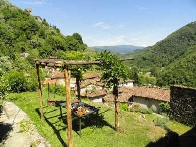 Foto Casa indipendente a Pescaglia di 110 m² con 7 locali in vendita