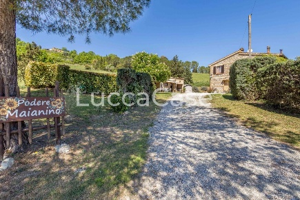 Foto Casale a Volterra di 170 m² con 8 locali in vendita