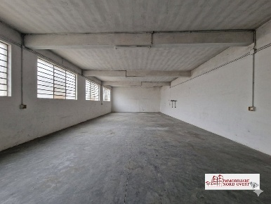 Foto Capannone industriale in Via Leopardi, Magenta Centro di 200 m²