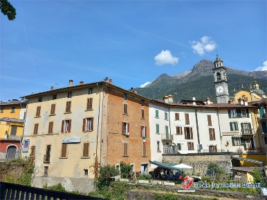 Foto Appartamento in Via G. Marconi, Edolo Centro di 98 m² con 5 locali