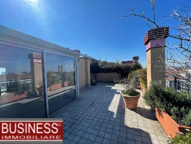 Foto Appartamento in Via Gerolamo Tiraboschi, Milano di 100 m² con 3 locali