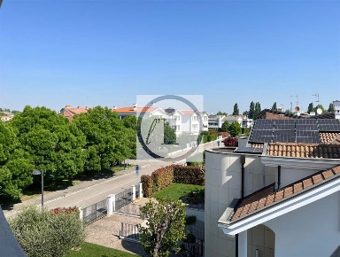 Foto Villa bifamiliare a Abano Terme Centro di 266 m² con 6 locali