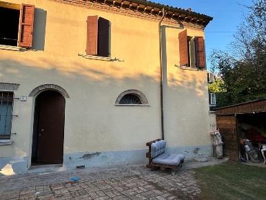 Foto Casa indipendente a Ravenna di 450 m² con 8 locali in vendita
