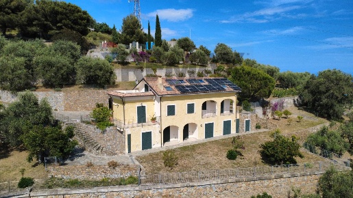 Foto Villa unifamiliare in Magnan Collabella, Sanremo Ospedale di 321 m²