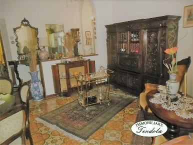 Foto Appartamento a Carrara di 130 m² con 6 locali in vendita