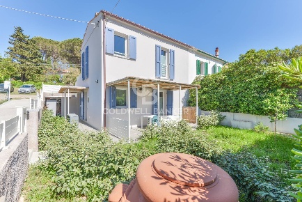 Foto Appartamento in Via delle Ginestre, Marciana Procchio di 87 m²
