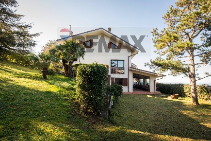 Foto Villa unifamiliare in via barcaglione 17, Falconara Marittima