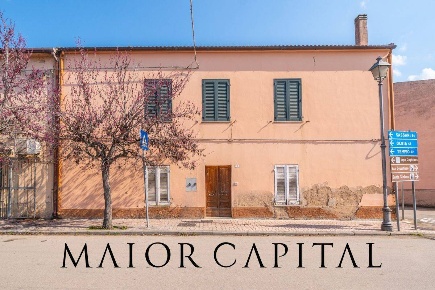 Foto Appartamento in Via Roma, Oschiri di 86 m² con 5 locali in vendita