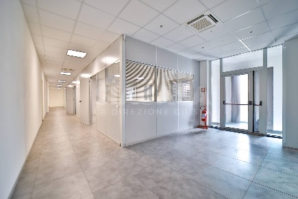 Foto Ufficio a San Giuliano Milanese di 457 m² in affitto