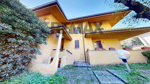 Foto Appartamento in VIA GIUSTI 2, Carate Brianza Centro di 114 m²