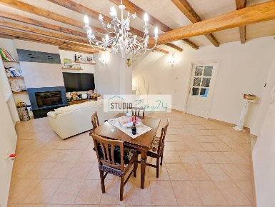 Foto Case semi ndipendenti a Seravezza di 180 m² con 8 locali in vendita