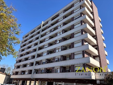Foto Appartamento in Via Trento, Gorizia Centro di 148 m² con 7 locali