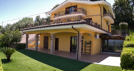 Foto Appartamento in Via Di Sotto, Pescara di 110 m² con 4 locali