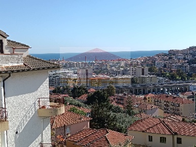 Foto Appartamento in via privata Ernesto Carli 18, Imperia Castelvecchio
