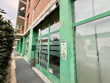 Foto Locale commerciale a Alessandria Cristo di 140 m² con 5 locali