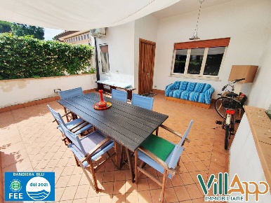 Foto Villa unifamiliare in Via Salto Primo, Fondi di 120 m² con 8 locali