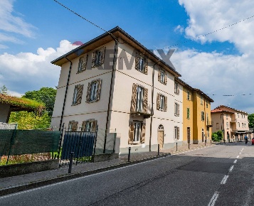 Foto Casa indipendente in Via A. Locatelli 8, Mapello Centro di 377 m²